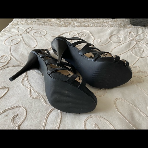 Michael Kors Black Leather Pump - Picture 8 of 8